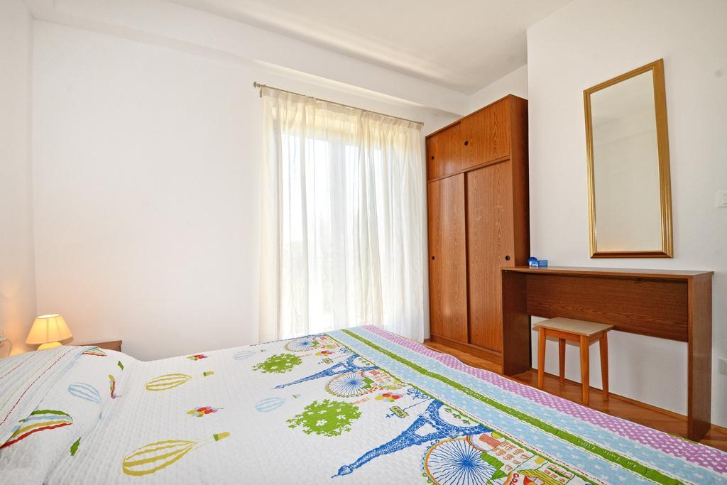 Apartments Mira Veleniki Exterior photo